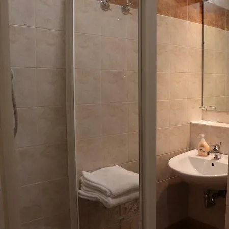 לינה וארוחת בוקר The Center Of